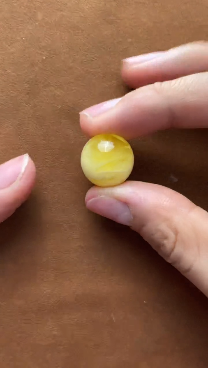 【闪购商品】蜜蜡裸石未镶嵌俄料圆珠16.3mm2.367克