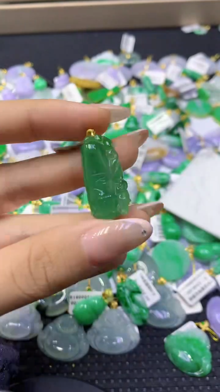 颈饰18K金镶嵌翡翠天然缅甸翡翠A货