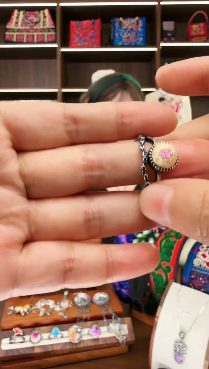 织绣110蚩梦苗族古绣