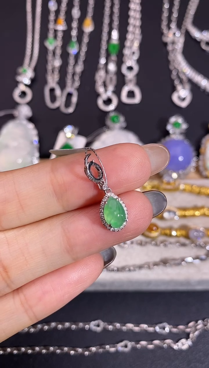 吊坠(不含链)18K金镶嵌翡翠吊坠