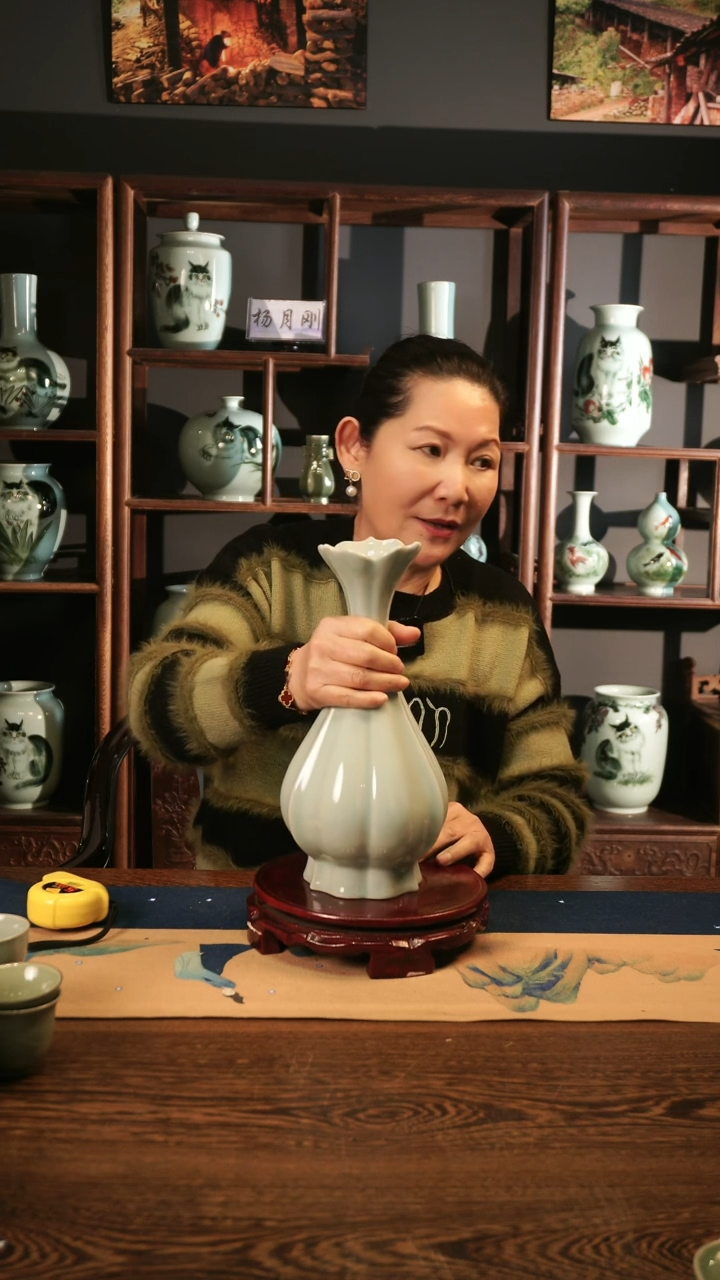 【闪购商品】龙泉青瓷 粉青 瓜棱花口瓶B