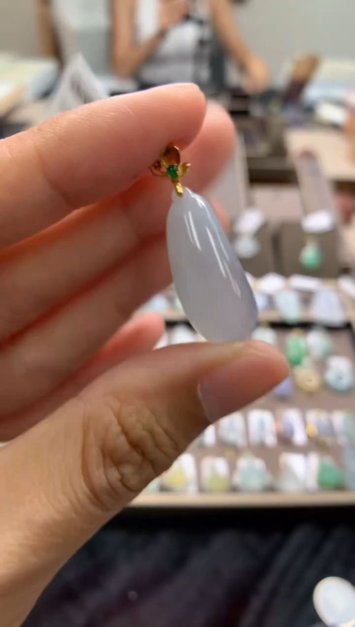 颈饰18K金镶嵌翡翠福瓜