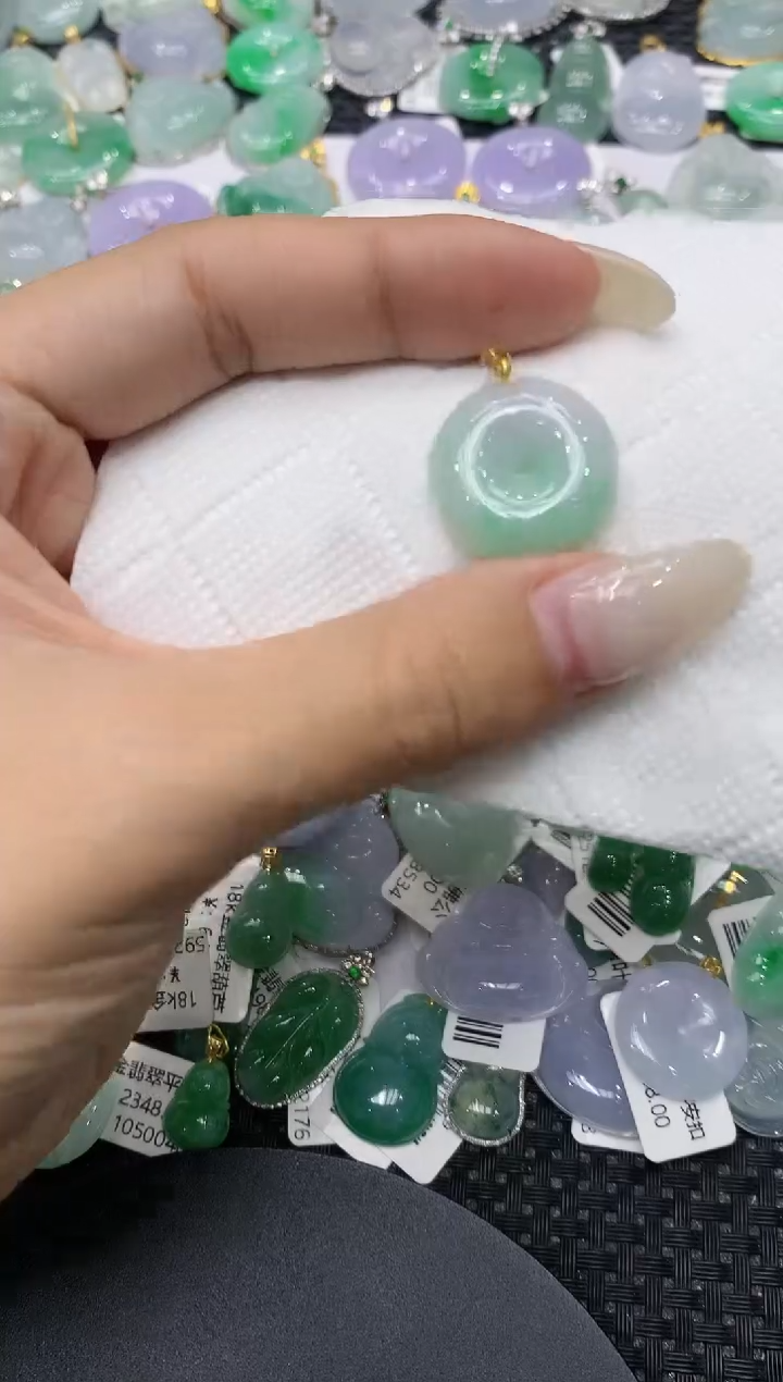 颈饰18K金镶嵌翡翠11111111111