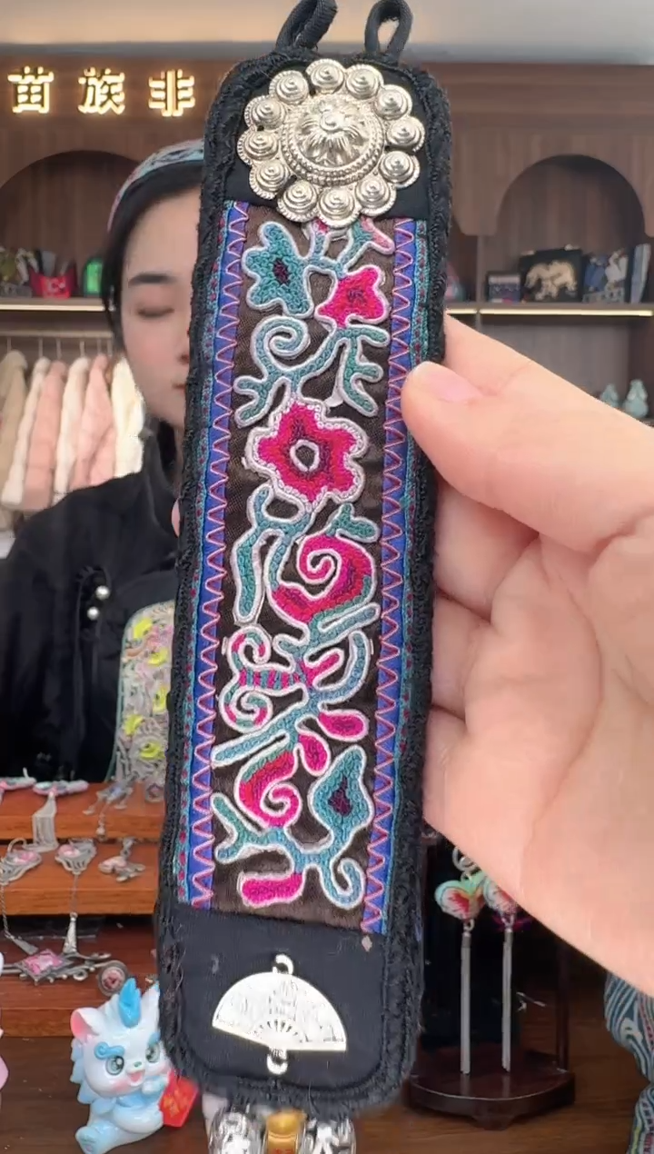 【闪购商品】织绣扶光苗绣传承303