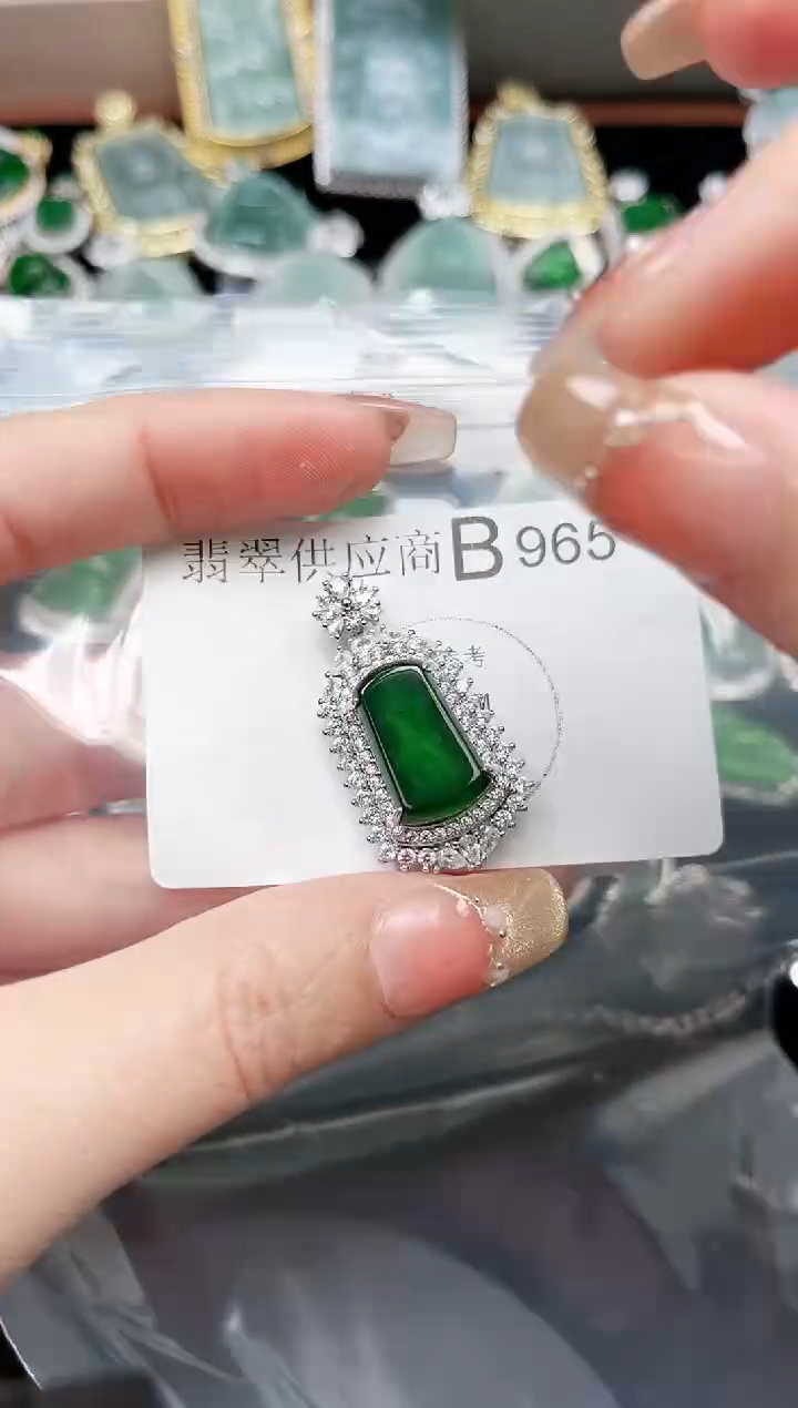 【闪购商品】翡翠颈饰未镶嵌965赠皮绳