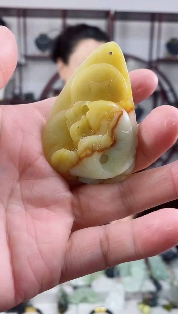 未镶嵌岫玉颈饰1