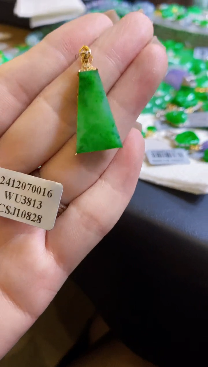 【闪购商品】翡翠颈饰18K金镶嵌无事牌