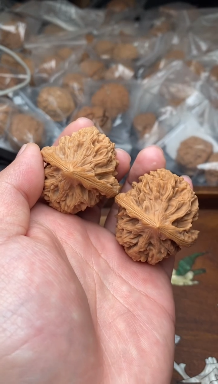 【闪购商品】文玩核桃把件G9号40尺鸡心