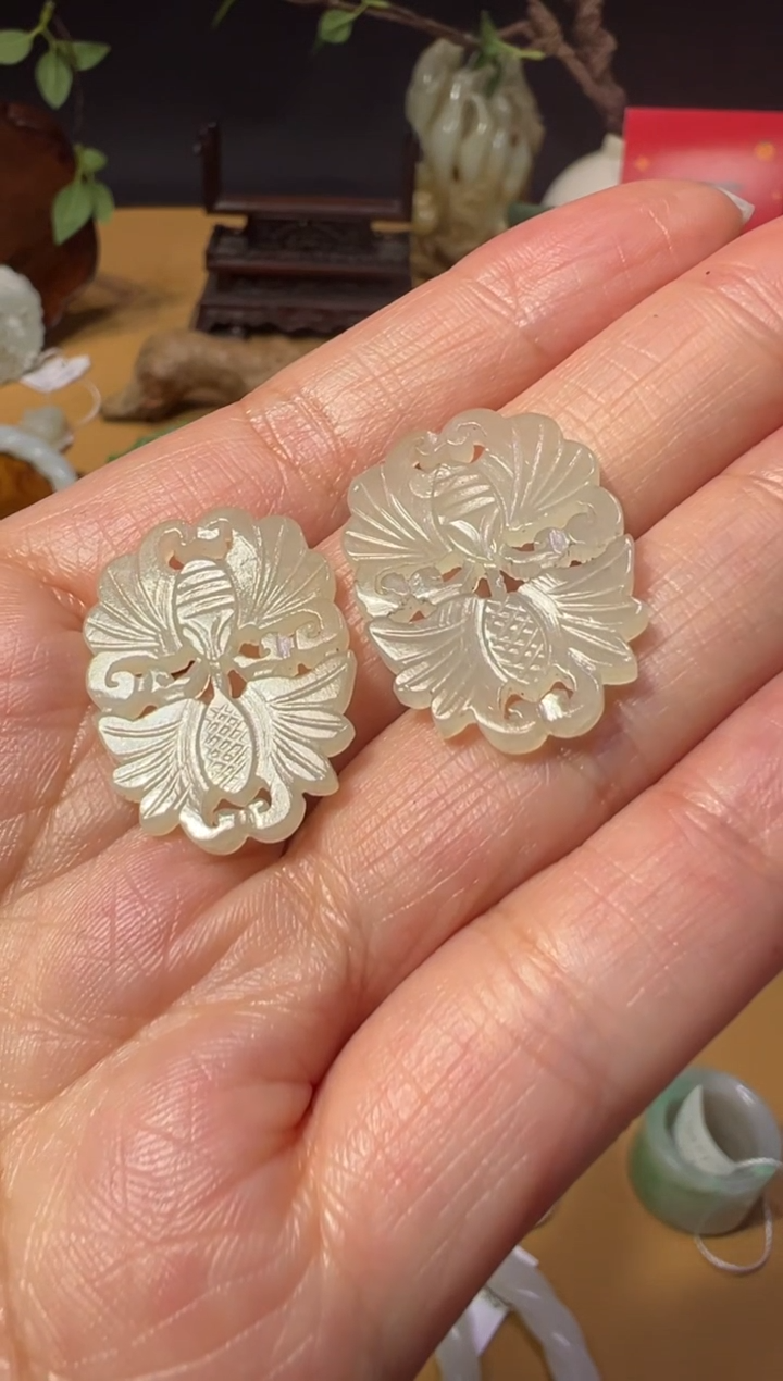 【闪购商品】和田玉蝴蝶-耳环料