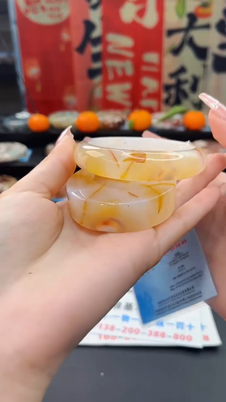 【闪购商品】石英质玉手镯未镶嵌赠送镯心（圈口）58