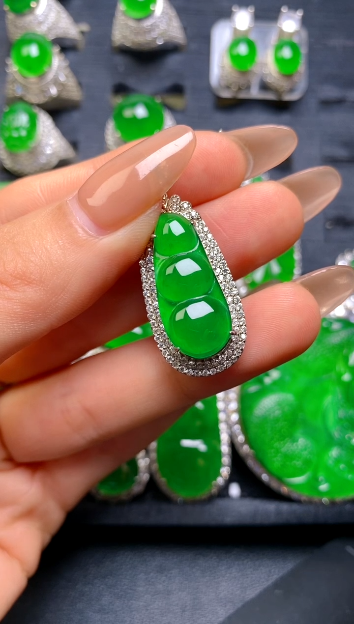 【闪购商品】翡翠吊坠(赠链)银S925镶嵌福豆吊坠