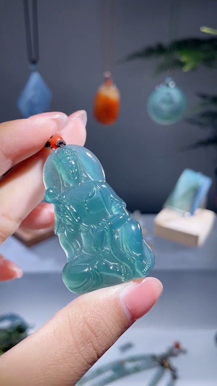 颈饰未镶嵌翡翠观音