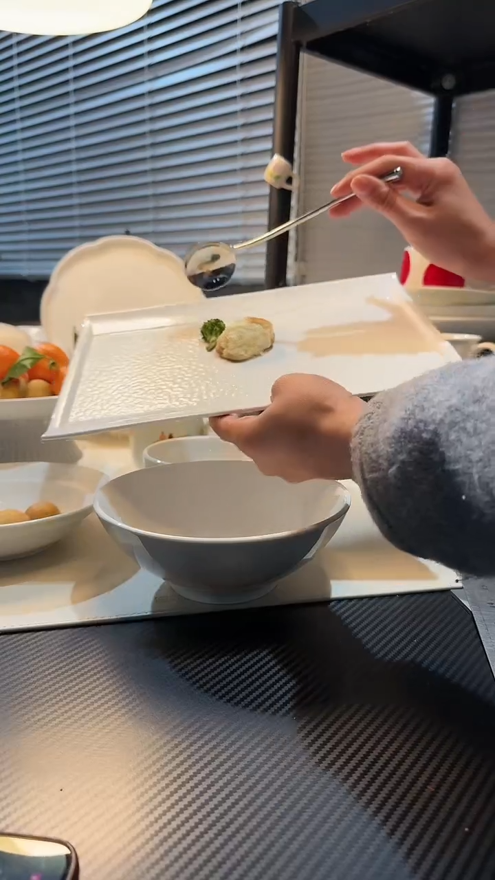 【闪购商品】其他12英寸点美长方盘子底部素面