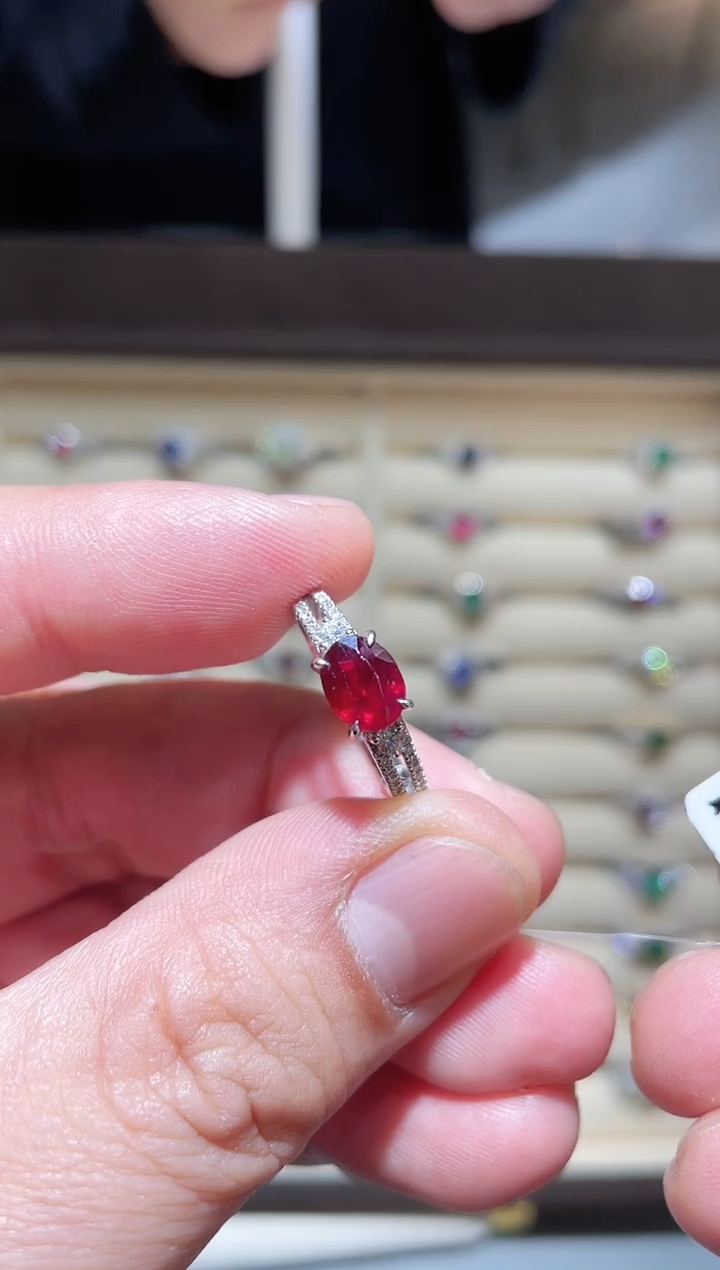 【闪购商品】红宝石戒指18K金镶嵌1.2ct