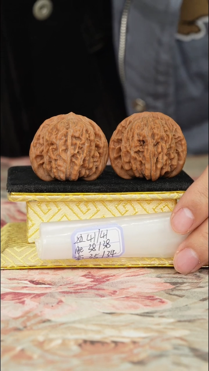 【闪购商品】文玩核桃把件一代楼
