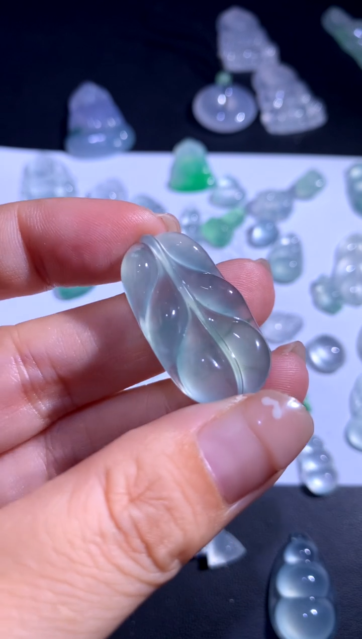 颈饰未镶嵌翡翠叶子