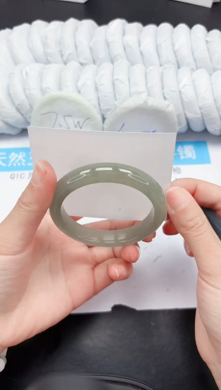 【闪购商品】石英质玉手镯未镶嵌247-59