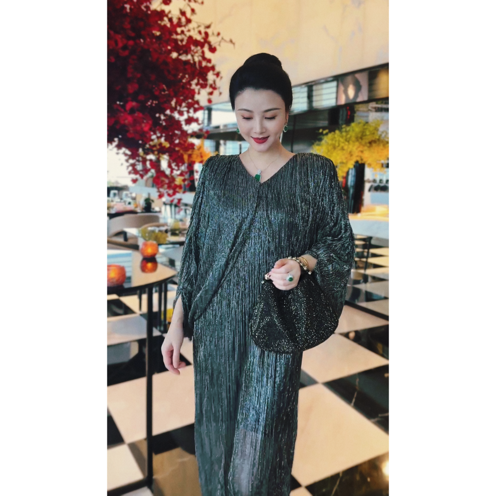 【咪唐的妈咪】夏季时尚高级感银黑色亮丝礼服裙2025-5B