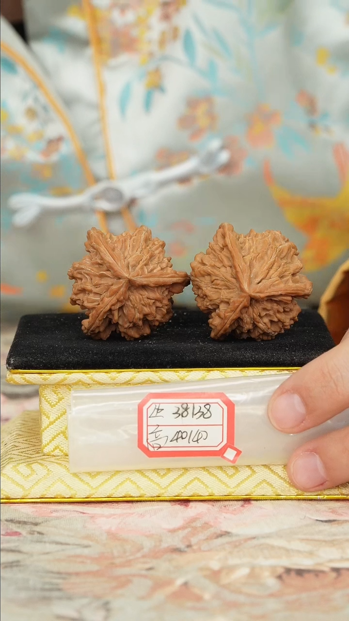 【闪购商品】文玩核桃把件盘山三棱