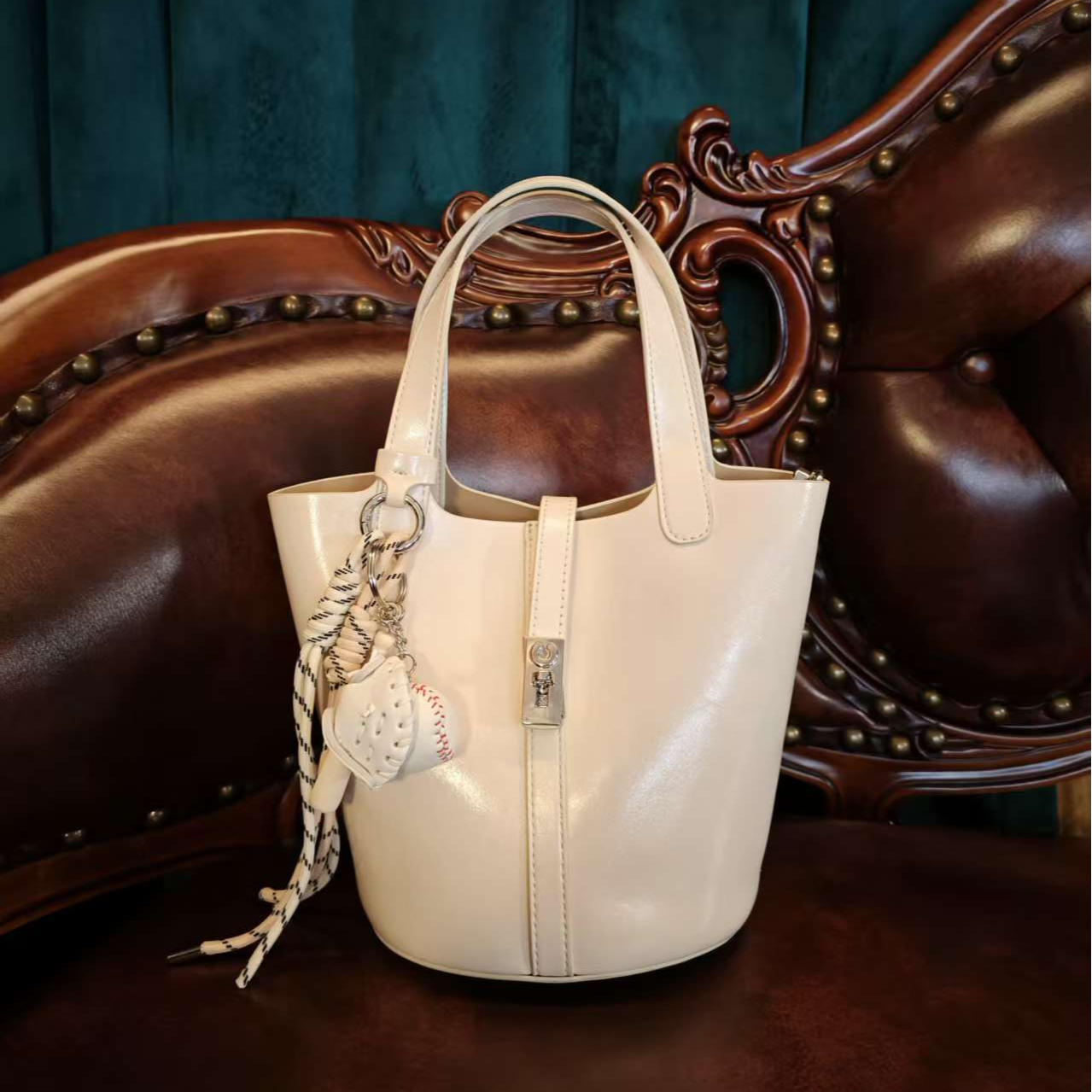 【颜色随机发】2025新款轻奢水桶菜篮子包1109