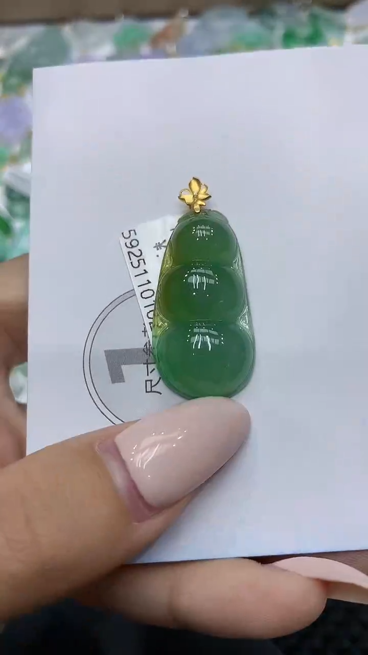 颈饰18K金镶嵌翡翠111111111111