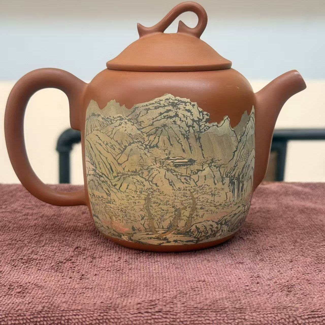 云南建水紫陶-多次刻填-山水壶-容量320毫升-精美高端-建水紫陶壶