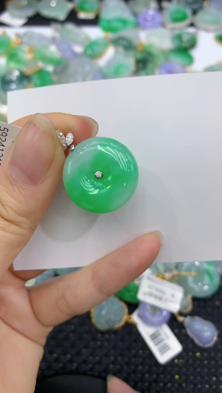 【闪购商品】翡翠颈饰18K金镶嵌8888888888