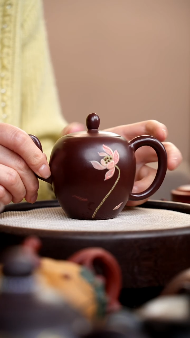 茶壶紫砂001   紫脂泥美人肩泥绘单荷