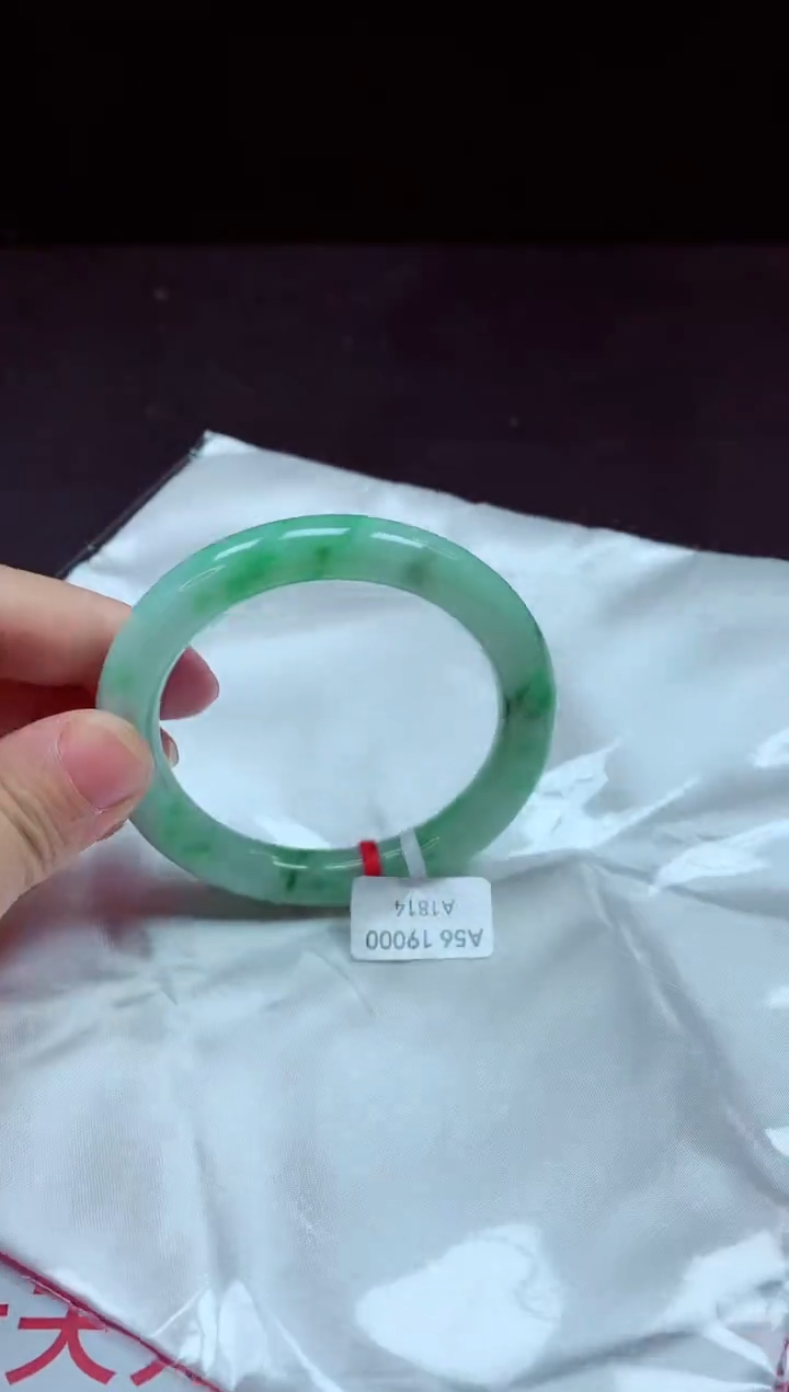 【闪购商品】翡翠手镯未镶嵌镯子56+