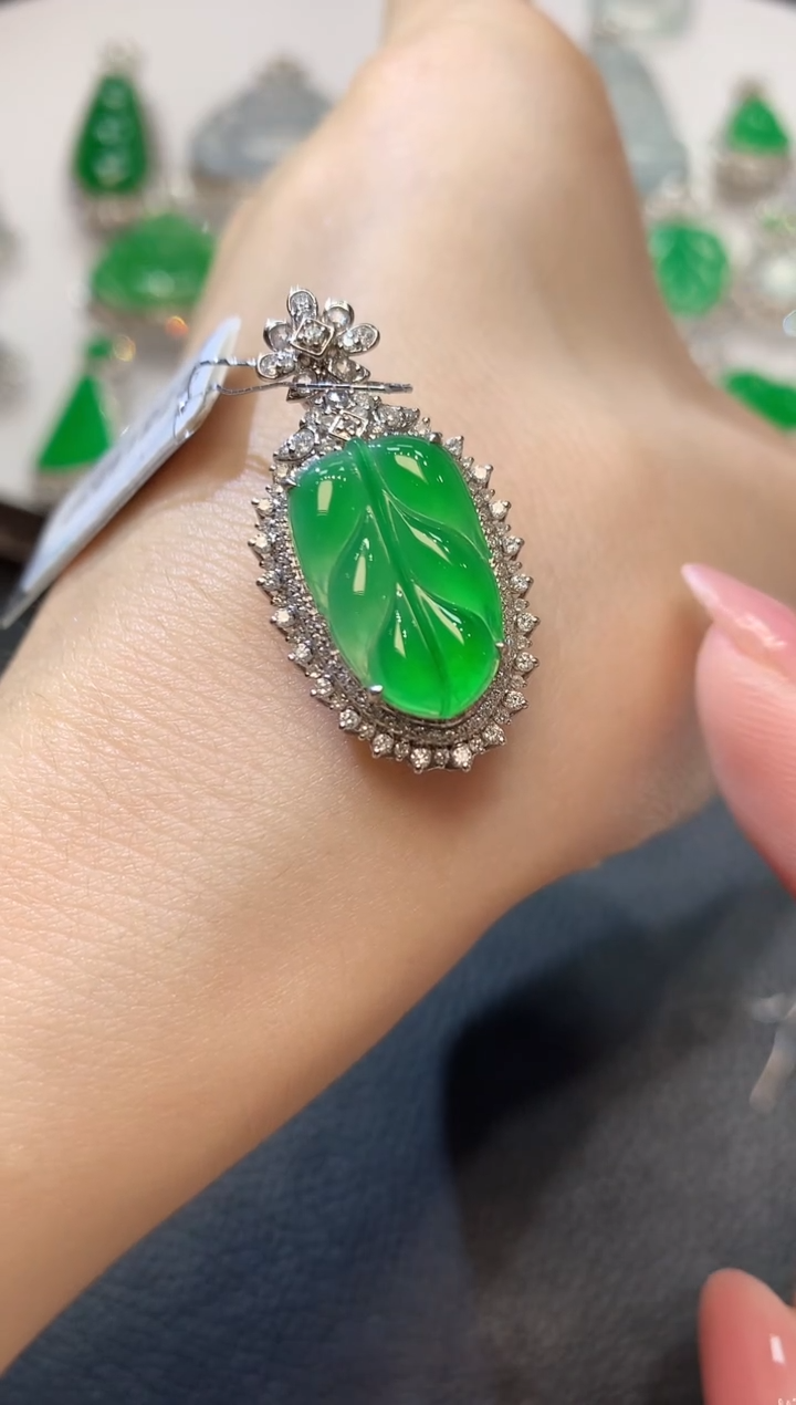 【闪购商品】翡翠吊坠(不含链)18K金镶嵌D34