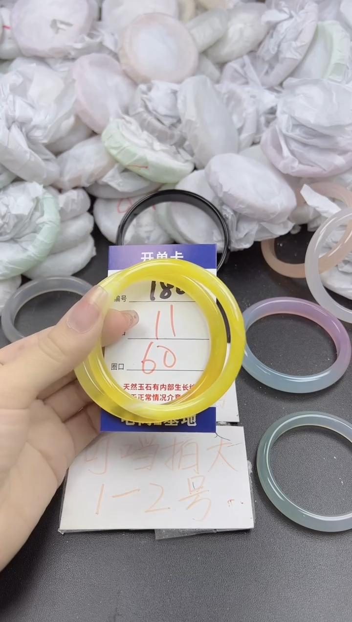 玛瑙/玉髓手镯未镶嵌180