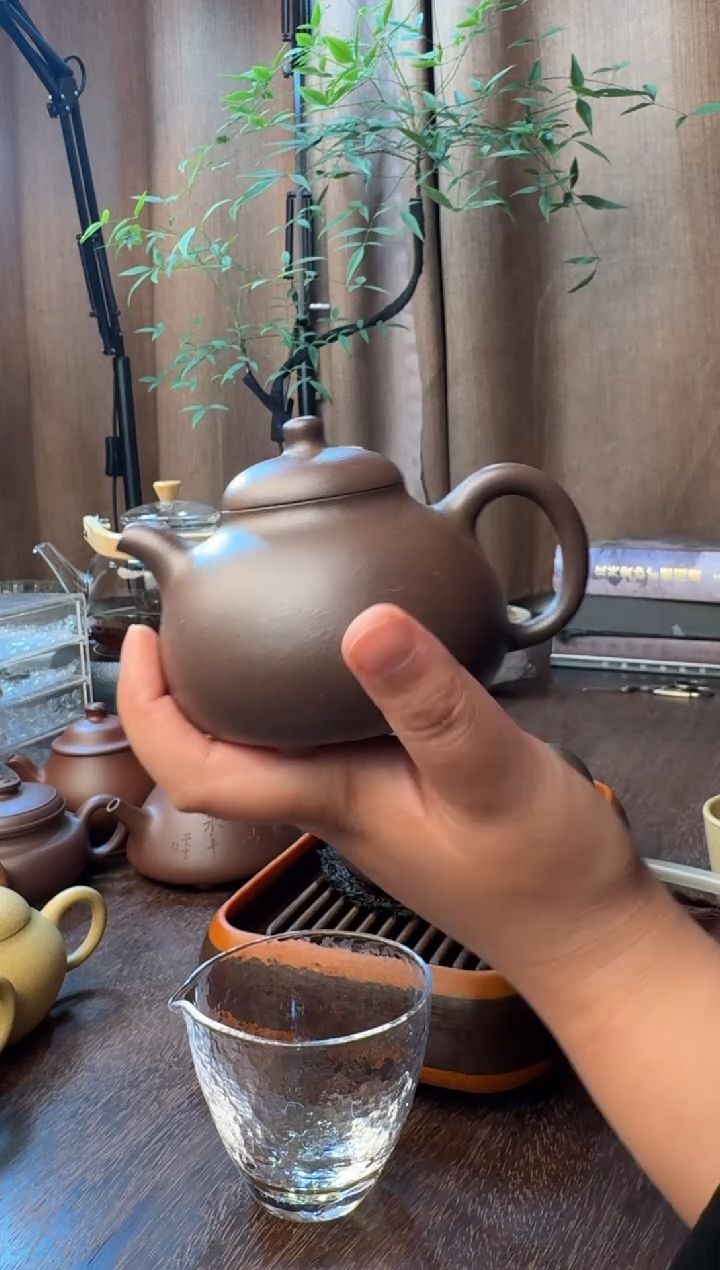 茶壶紫砂三足乳鼎-半手精工制-天青泥-容量：275CC”电窑烧制