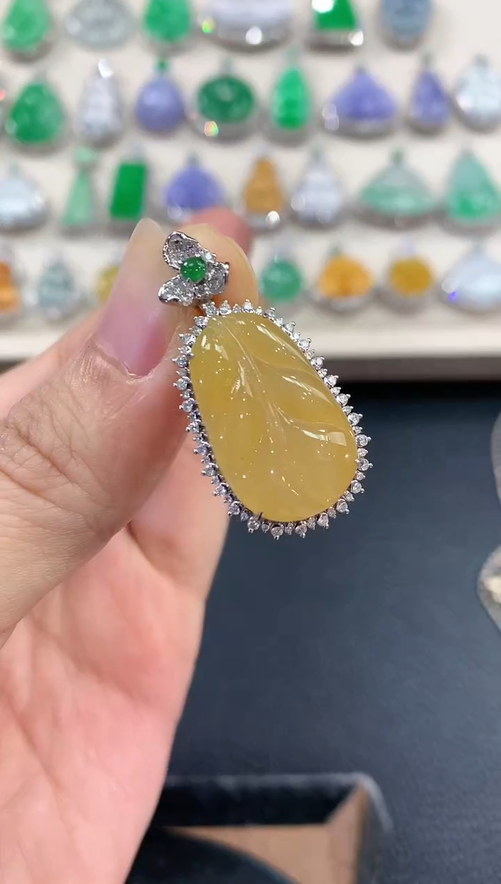 【闪购商品】翡翠吊坠(不含链)18K金镶嵌B109   