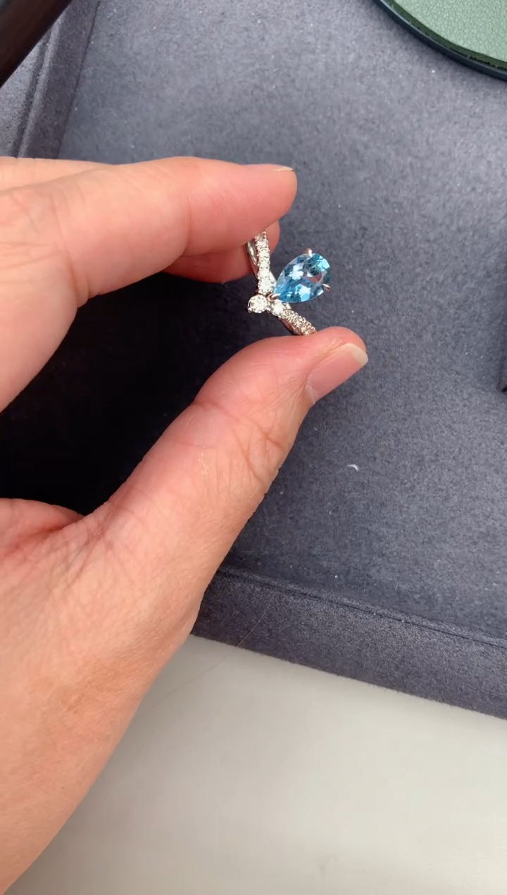 【闪购商品】海蓝宝石戒圈18K金镶嵌1.2ct海蓝宝戒指