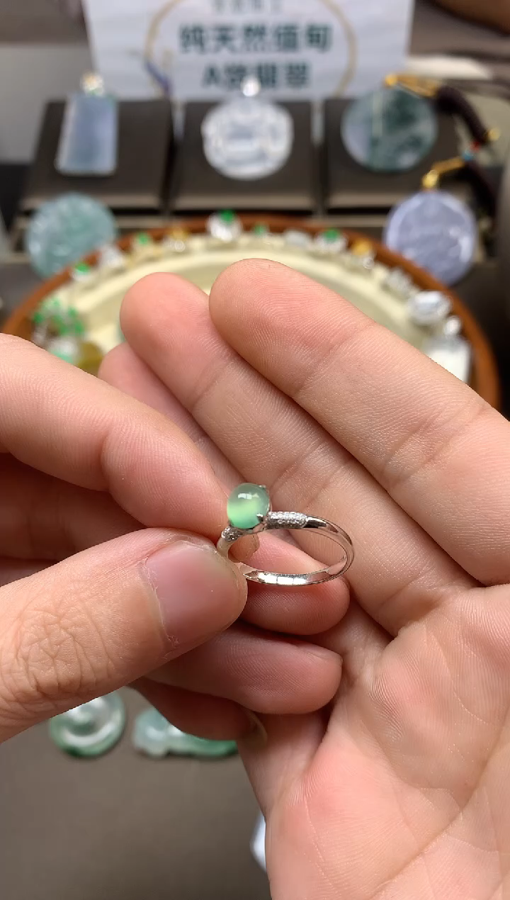 【闪购商品】翡翠吊坠(不含链)18K金镶嵌戒指