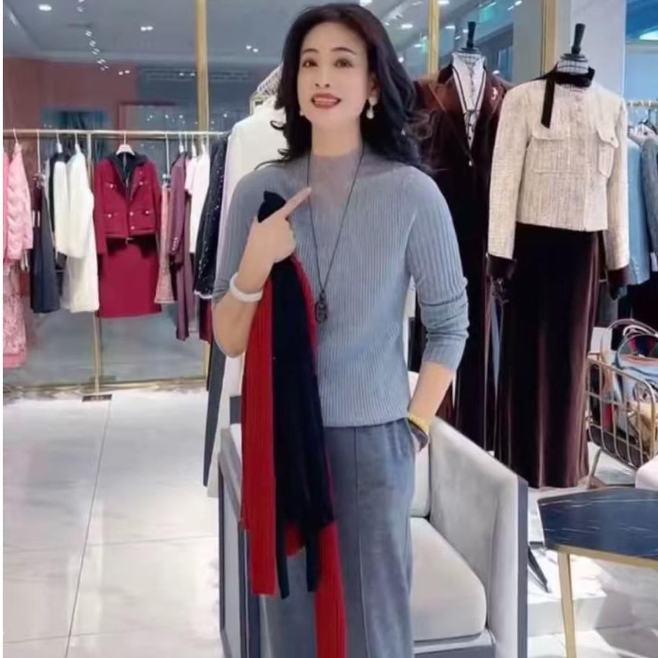 红色黑色灰色毛衣    