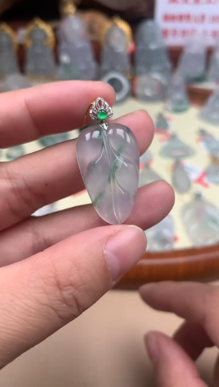 【闪购商品】翡翠颈饰18K金镶嵌叶子