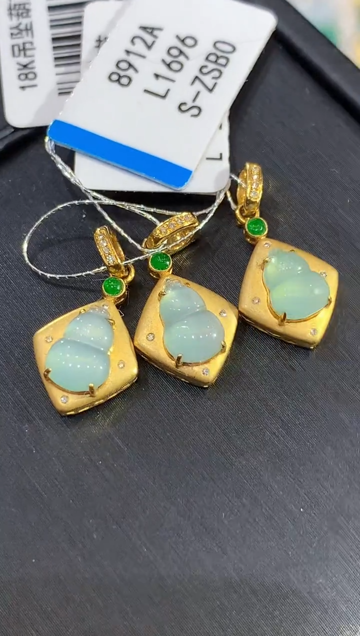 吊坠(不含链)18K金镶嵌翡翠L多样性发其一