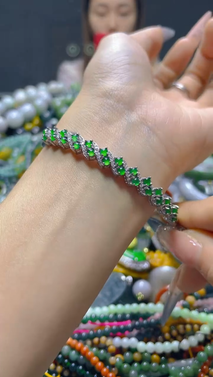 颈饰未镶嵌翡翠/H/翡翠A货，一件也是批发价