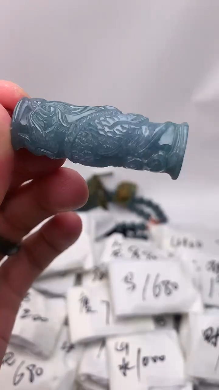 颈饰未镶嵌翡翠龙柱