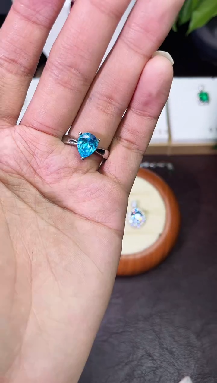 合金合成钻石蓝宝水滴戒指