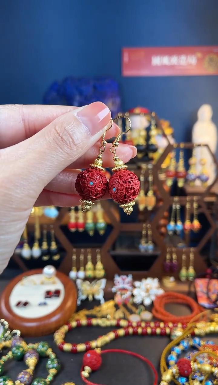 【闪购商品】红红满雕工设计师款耳钩
