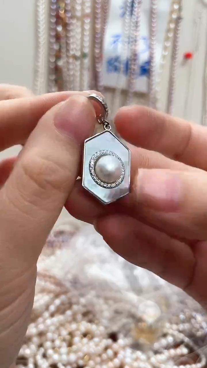 【闪购商品】淡水珍珠颈饰合金吊坠