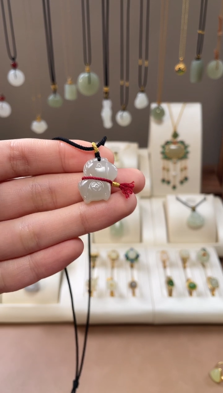 颈饰未镶嵌和田玉和田玉吊坠