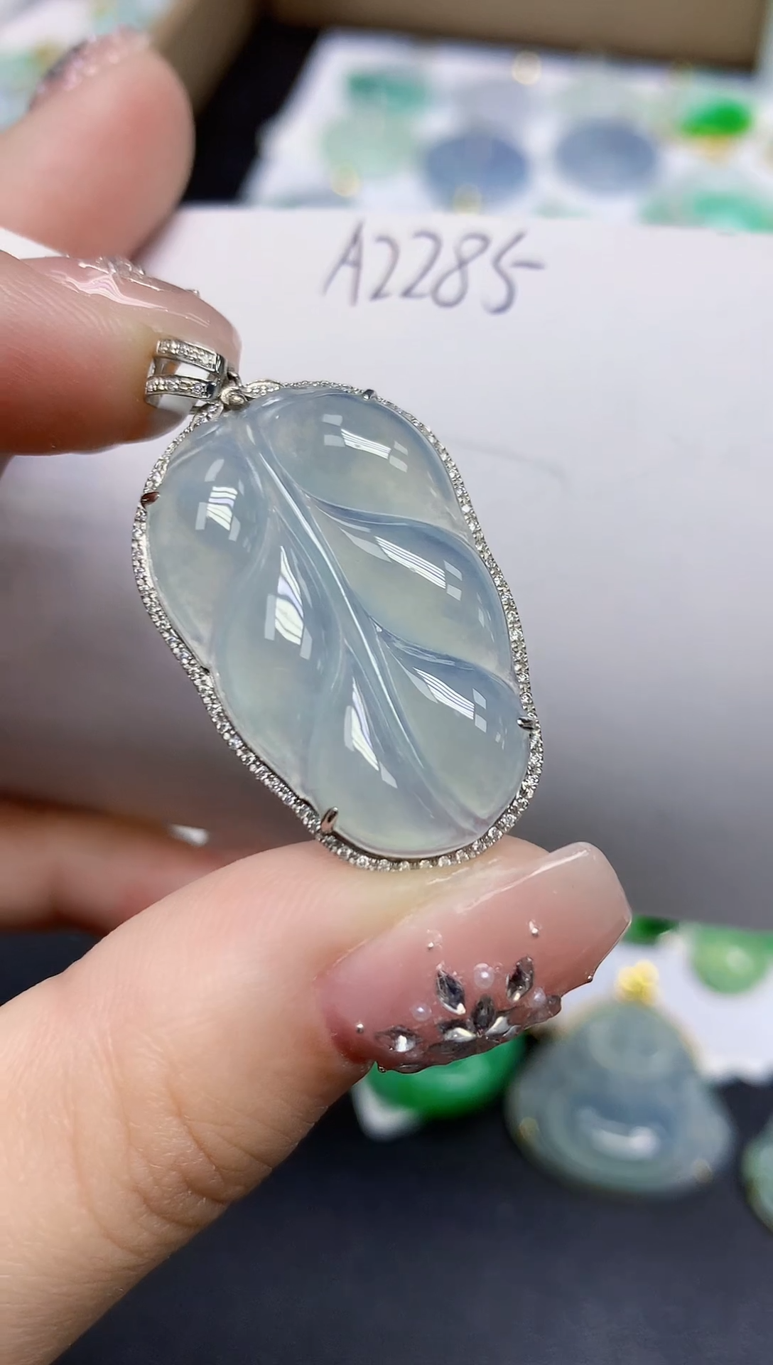 颈饰18K金镶嵌翡翠天然缅甸翡翠A货翡翠百元以上9元证书费自理