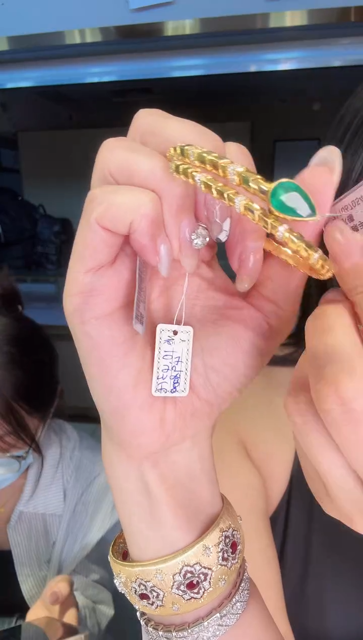 18K金镶嵌手镯祖母绿蛇手镯