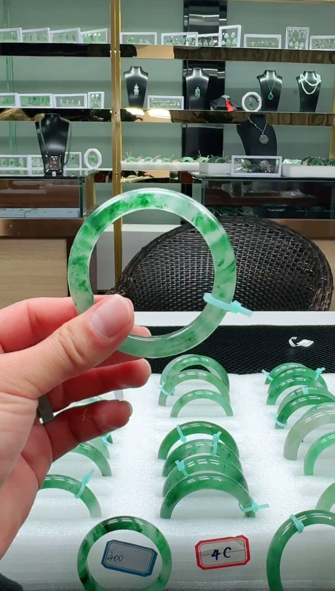 【闪购商品】石英质玉手镯未镶嵌非洲翠