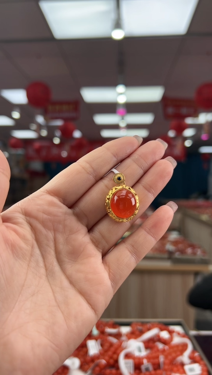 【闪购商品】南红玛瑙吊坠18K金镶嵌 多样发其一/