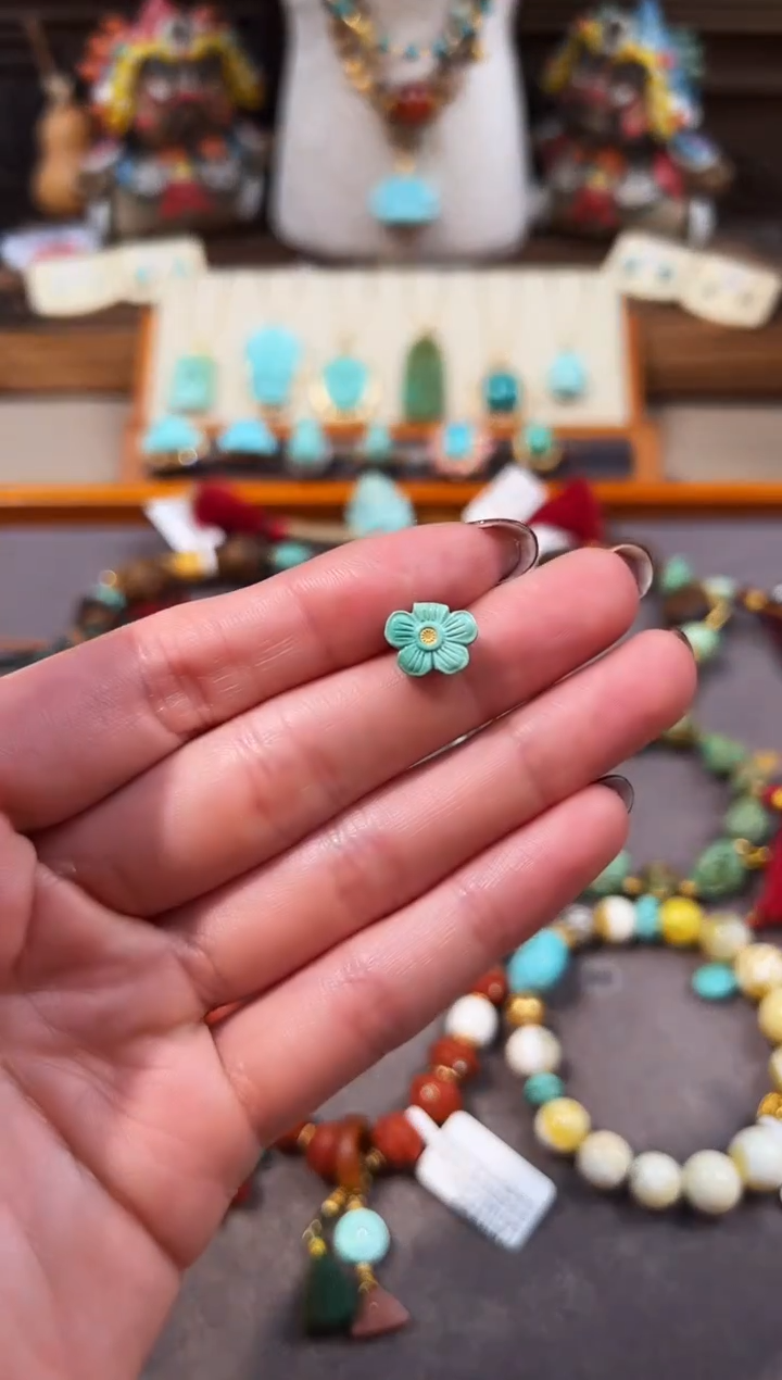 未镶嵌绿松石配饰花卡子