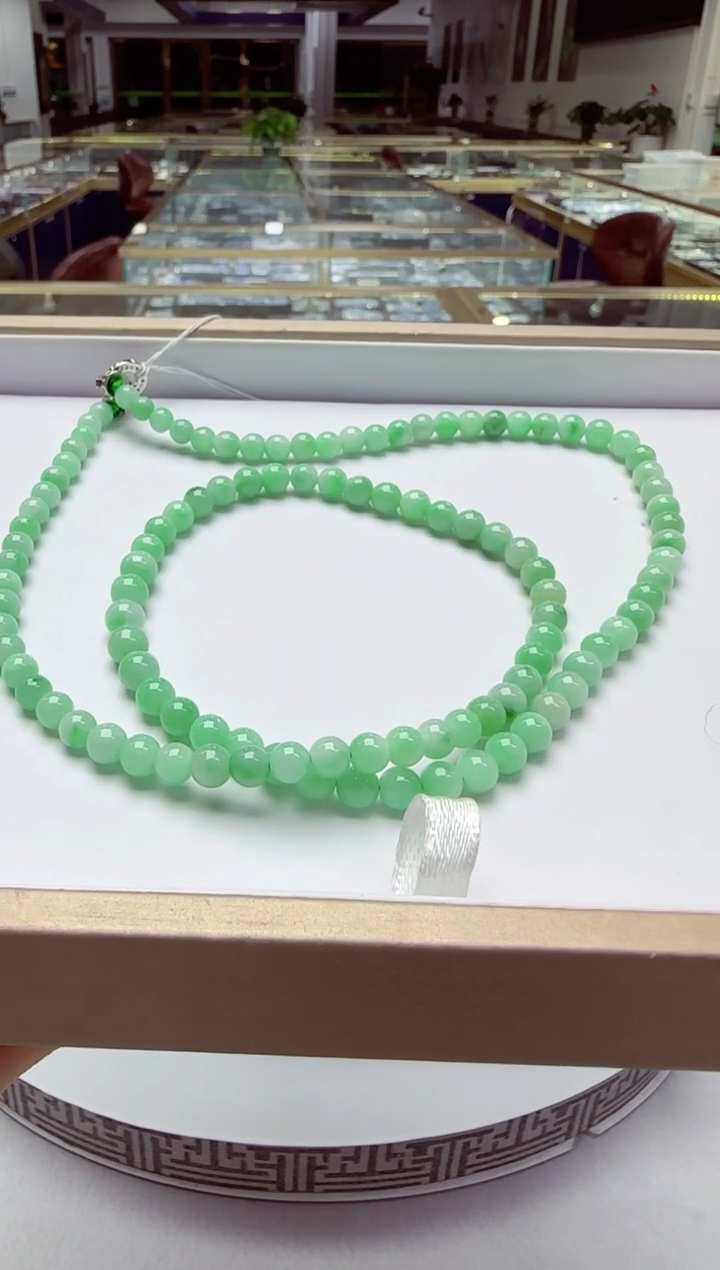 颈饰未镶嵌翡翠珠串